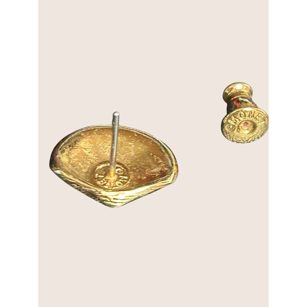✨ VTG MONET CLAM SHELL GOLD TONE STUD EARRINGS 15 x 10 MILLIMETERS - Picture 4 of 8